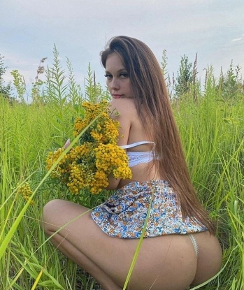 🌟 У меня раскроются твои самые тайные желания, а наши встречи станут настоящим искусством наслаждения.
Живу в Москве, где, в моем уютном районе, получу тебя в гостях или приеду к тебе, чтобы забыть о повседневных заботах и позаботиться о твоем удовольствии. 💋
Позволь мне разбудить в тебе самые яркие эмоции и открыть новые грани наслаждения. Я гарантирую полное соответствие фото и абсолютную конфиденциальность. Доверься моим опытным рукам и проведи незабываемое время в моей компании.
Мои услуги абсолютно безупречны: массаж, стриптиз, ролевые игры, фетиш, классический и оральный секс, глубокий минет, эскорт. Будет очень приятно узнать о твоих фантазиях, чтобы сделать нашу встречу по-настоящему незабываемой.
Отзывы моих клиентов тебя удивят и убедят, что я искренне стремлюсь к твоему удовлетворению. Я хочу подарить тебе настоящий праздник страсти и наслаждения, позвони мне и ты не пожалеешь. 💞 Марина
